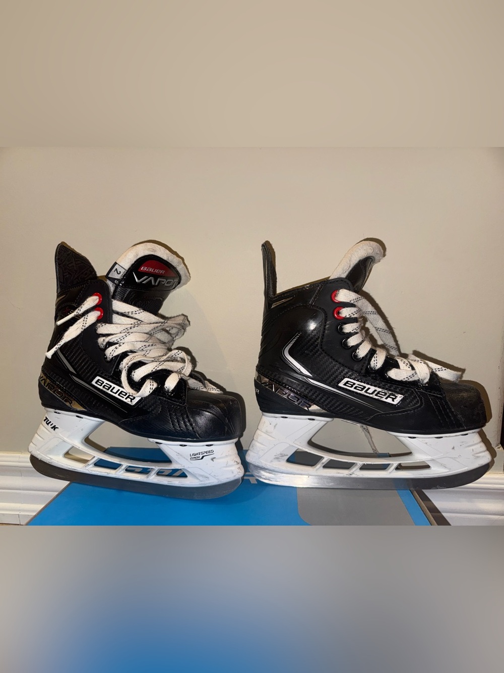 Bauer Vapor Youth Hockey Skates Size 2 - Picture 2 of 9